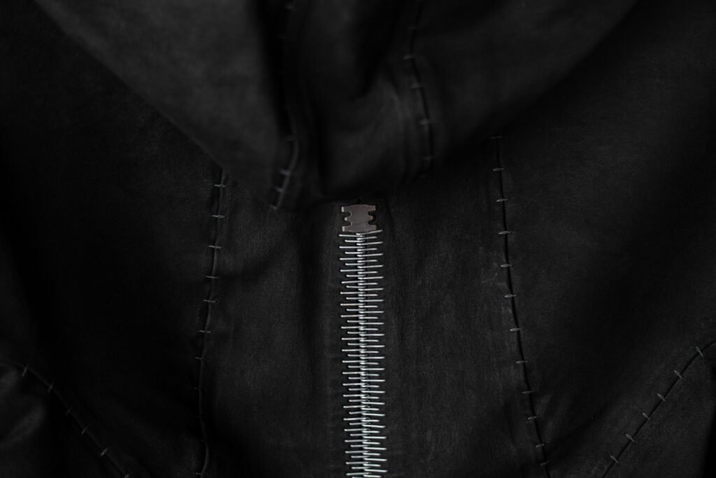 Isaac Sellam - Handmade Avantgarde High-Fashion from Paris