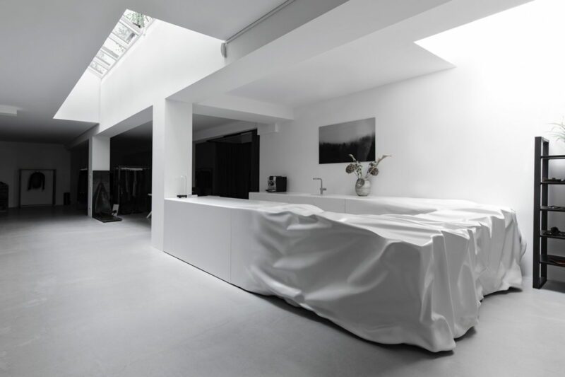 Munich Avant Garde Fashion Store hide[m]