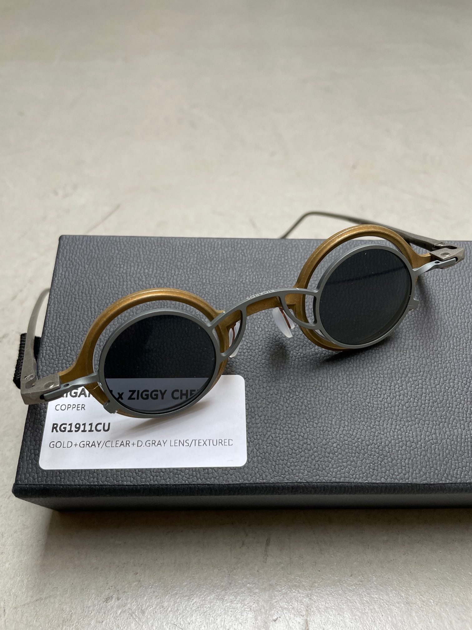 RIGARDS RG1911CU Sun Glasses, textured gold + grey, dark grey lens