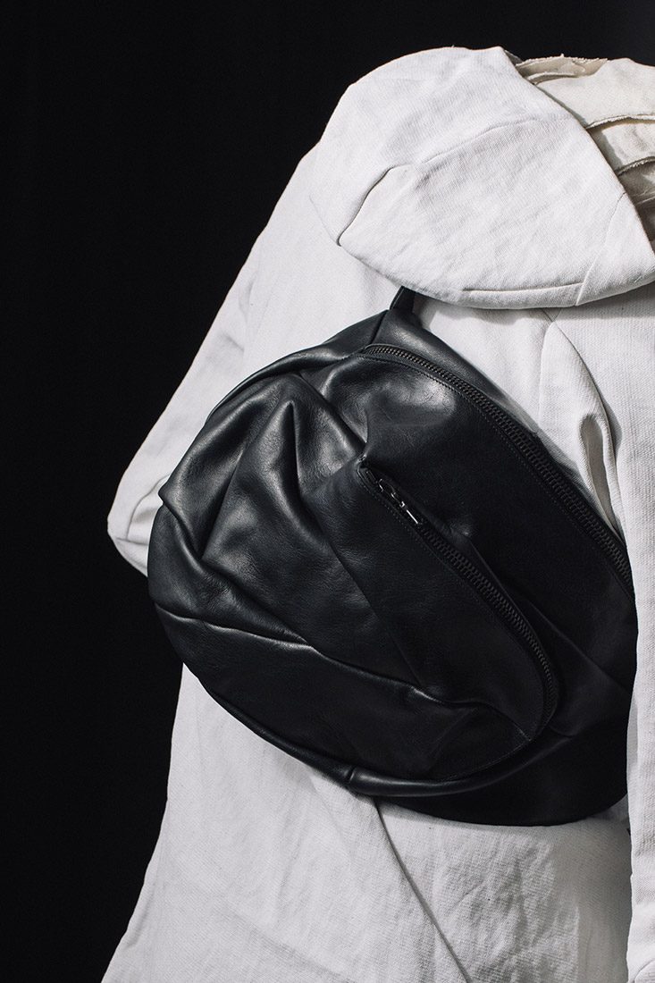LEON EMANUEL BLANCK Distortion Dealer Bag M, black, horse leather