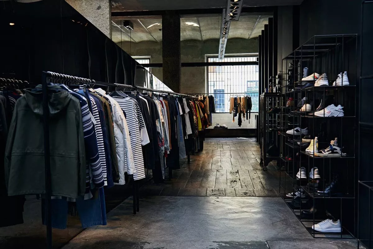 Antonioli Milano - Negozio di moda d’avanguardia di lusso e streetwear