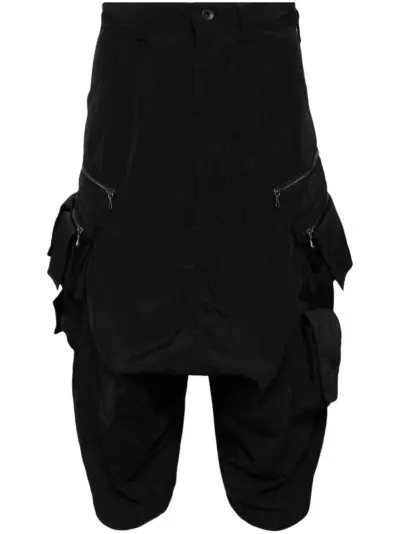 Julius mid-rise drop-crotch cargo shorts - Black