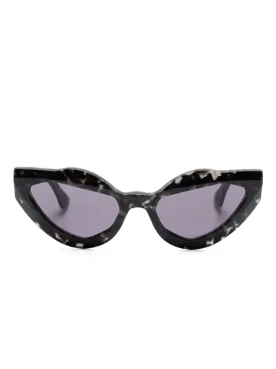 Kuboraum cat-eye frame sunglasses - Black