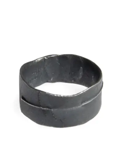 Detaj wide-band matte-finish ring - Black