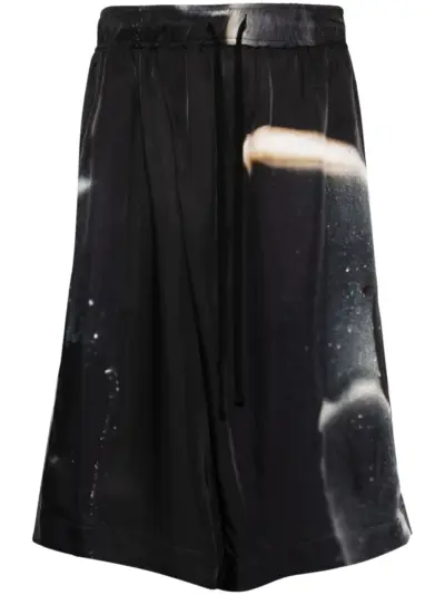 Julius graphic-print bermuda shorts - Black