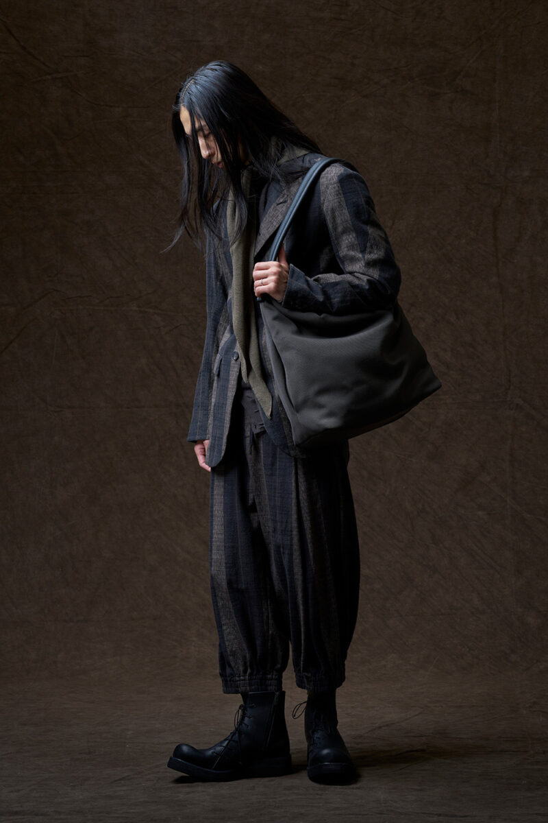 Kijk bij DEVOA AW26