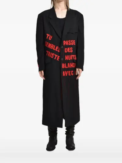 Yohji Yamamoto slogan-print single-breasted coat - Black